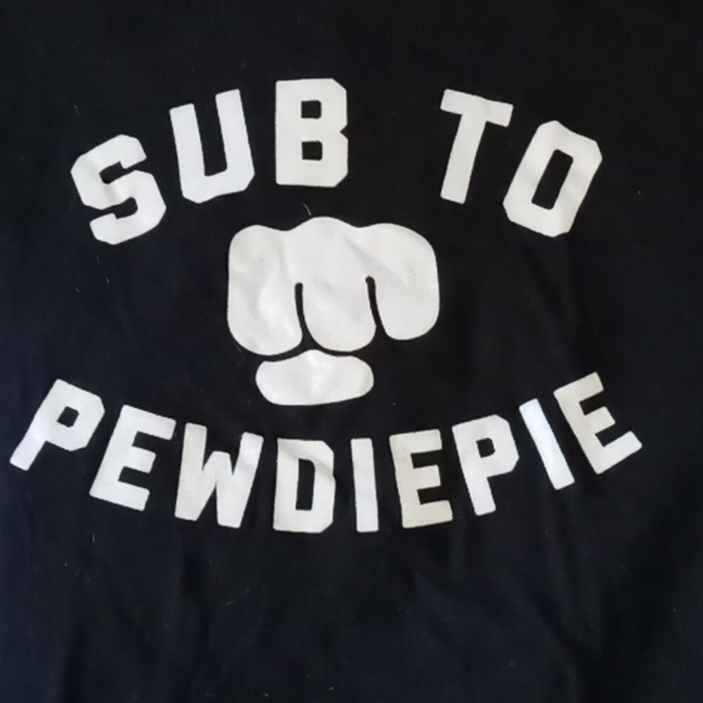 Graphic shirt Small - Picture 2 of 3